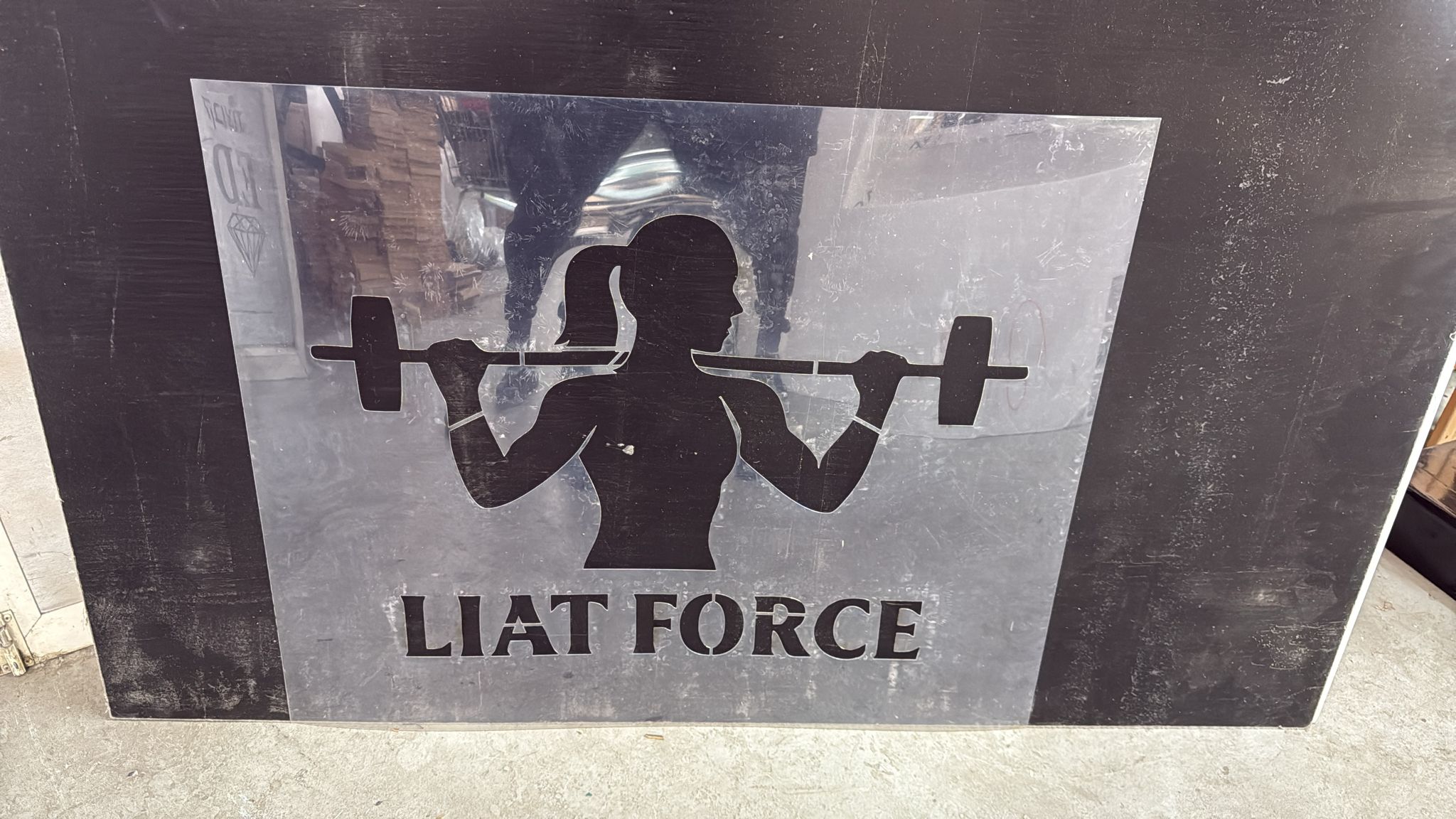 שבלונה בעיצוב אישי ליאת פורס עשוי מיילר