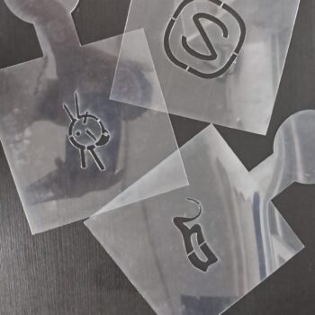 שבלונות לקפה של לוגואים שונים עשוי מיילר